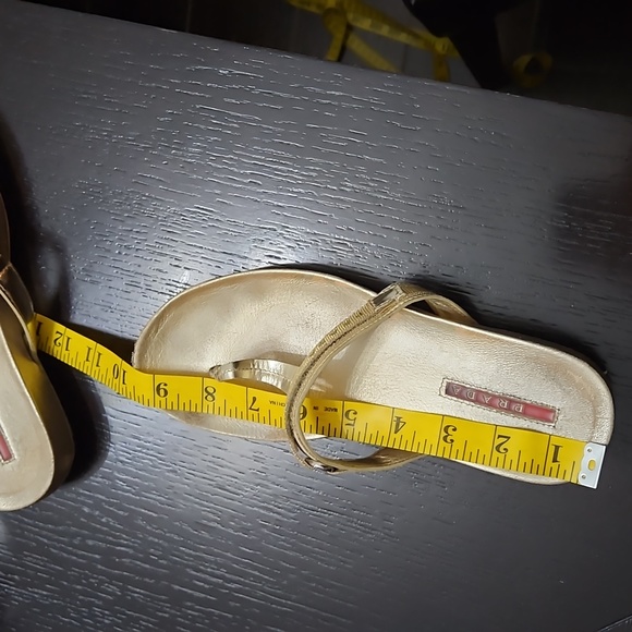 Prada gold flip flips SZ 36/6 - Picture 13 of 16